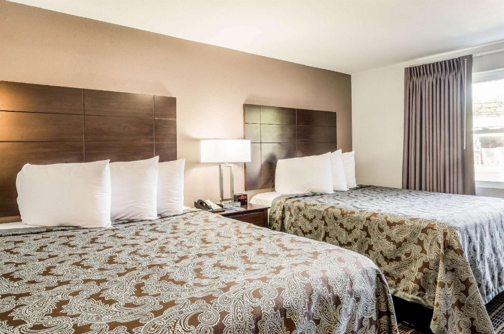 Quadruple Room with Two Queen Beds - Smoking/Exterior Hall